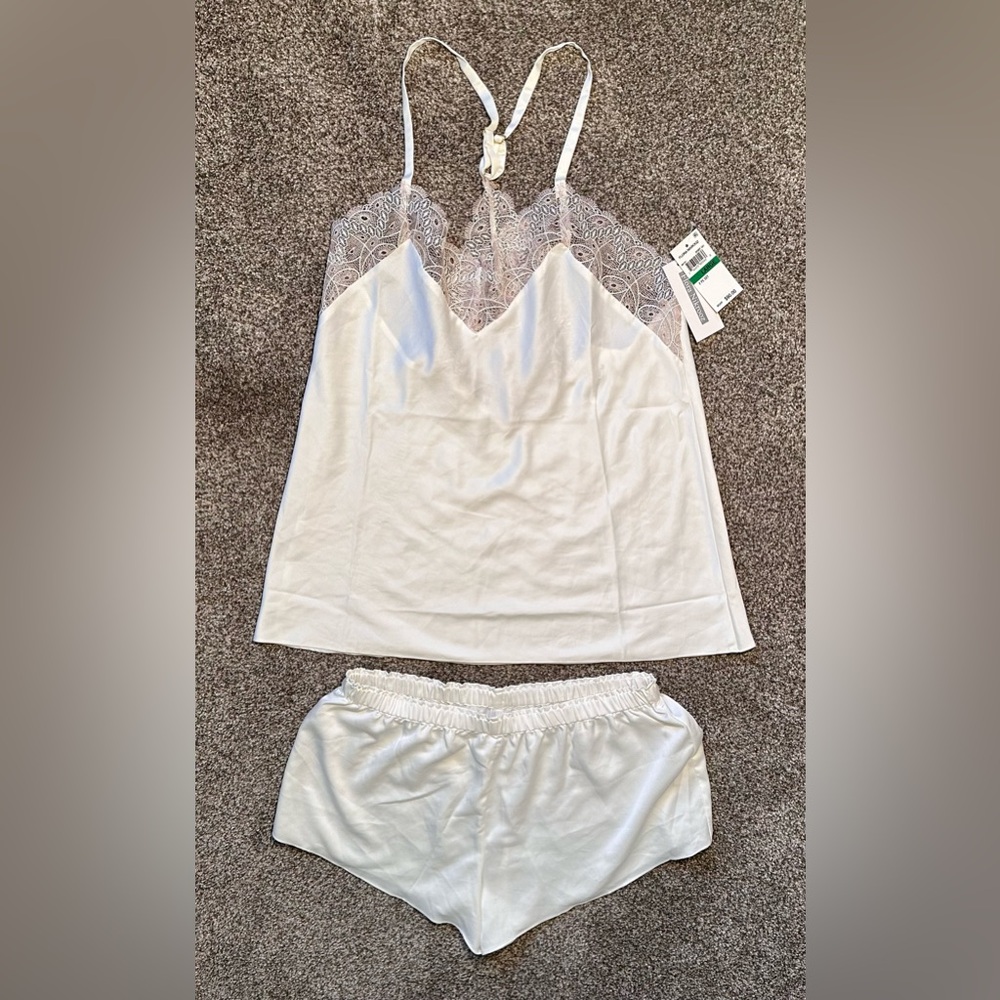 NWT Flora Nikrooz White Lace Chemise Set